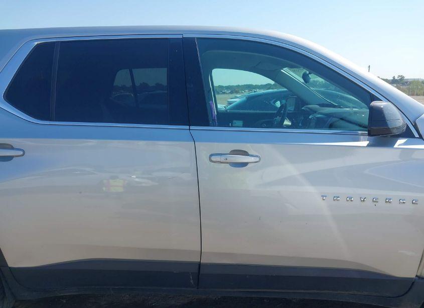 Photo 13 of 2019 Chevrolet Traverse LS (VIN 1GNERFKW9KJ251572)