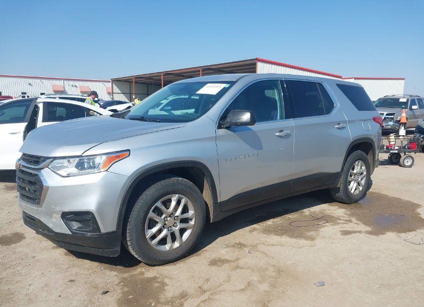 Photo 2 of 2019 Chevrolet Traverse LS (VIN 1GNERFKW9KJ251572)