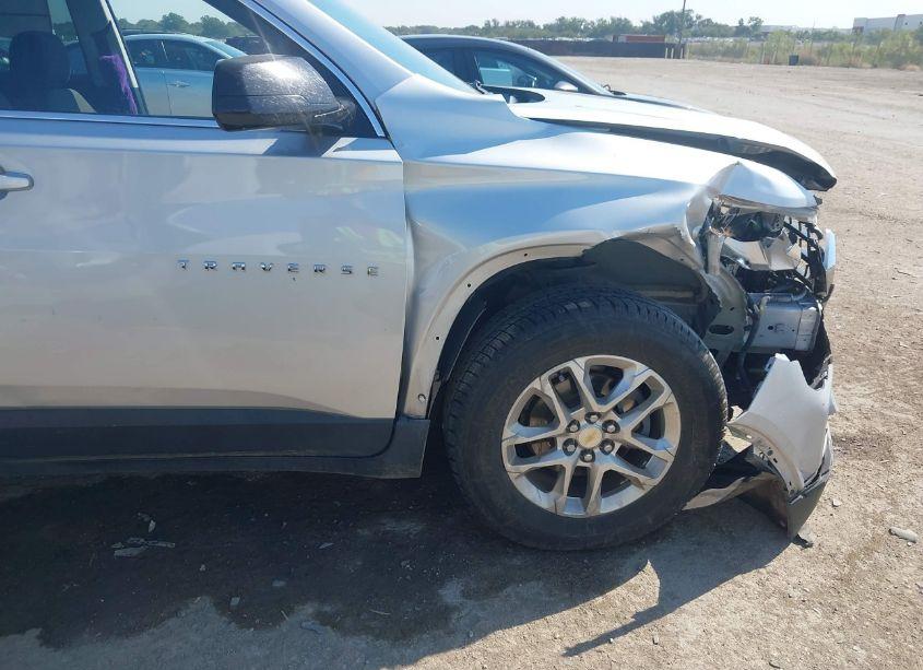 Photo 6 of 2019 Chevrolet Traverse LS (VIN 1GNERFKW9KJ251572)