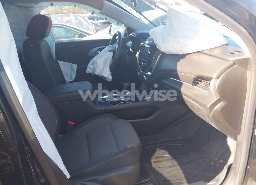 Photo 5 of 2019 Chevrolet Traverse LS (VIN 1GNERFKW9KJ252186)