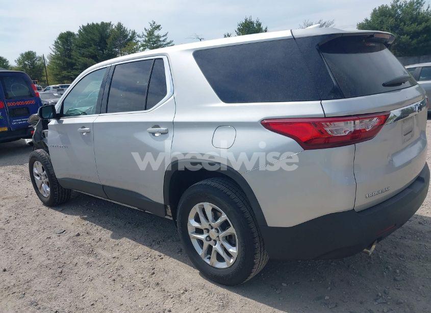 Photo 3 of 2019 Chevrolet Traverse LS (VIN 1GNERFKW9KJ266878)