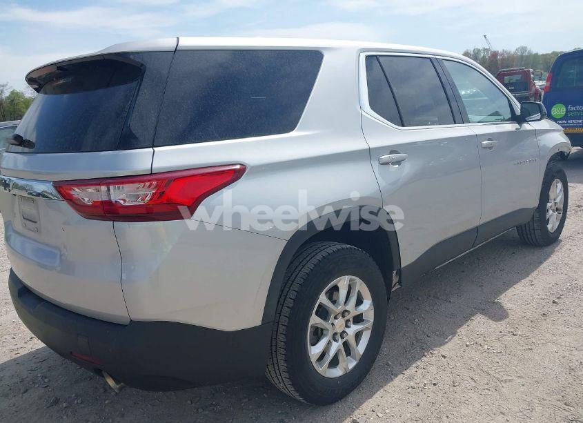Photo 4 of 2019 Chevrolet Traverse LS (VIN 1GNERFKW9KJ266878)