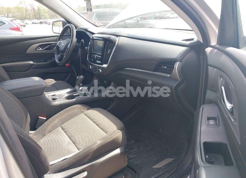 Photo 5 of 2019 Chevrolet Traverse LS (VIN 1GNERFKW9KJ266878)