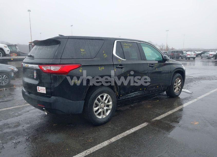 Photo 6 of 2020 Chevrolet Traverse FWD LS (VIN 1GNERFKW9LJ121714)