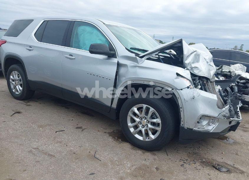 2021 Chevrolet Traverse FWD LS (VIN 1GNERFKW9MJ228909) main photo