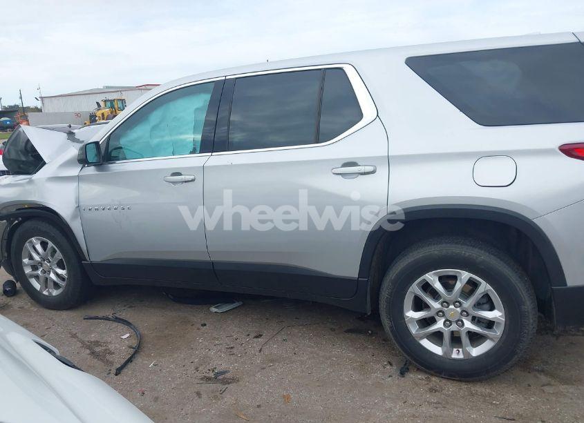 Photo 13 of 2021 Chevrolet Traverse FWD LS (VIN 1GNERFKW9MJ228909)