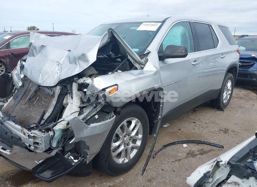 Photo 2 of 2021 Chevrolet Traverse FWD LS (VIN 1GNERFKW9MJ228909)