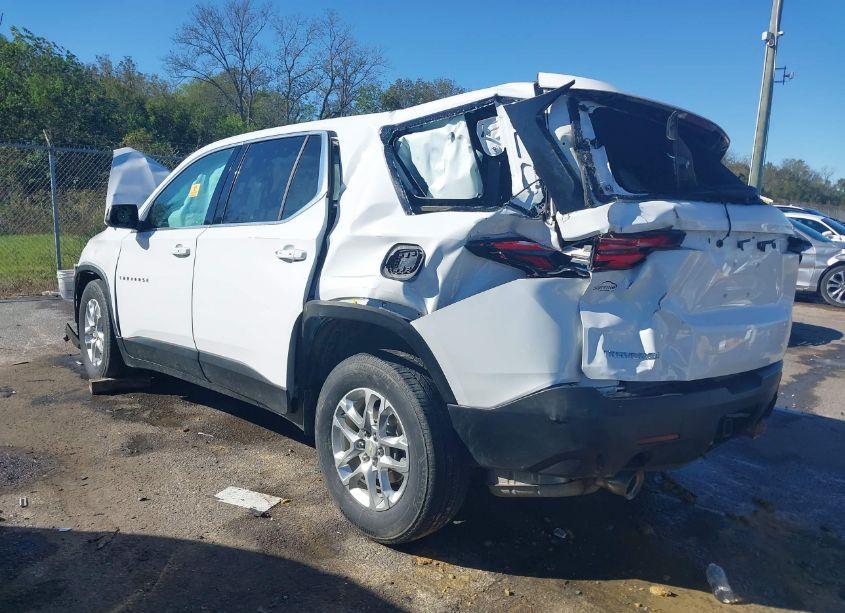 Photo 3 of 2022 Chevrolet Traverse FWD LS (VIN 1GNERFKW9NJ118766)
