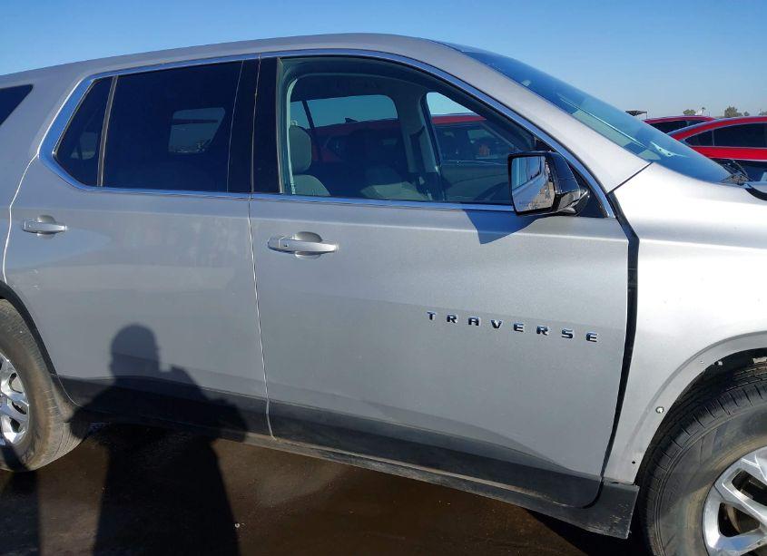 Photo 13 of 2018 Chevrolet Traverse LS (VIN 1GNERFKWXJJ247237)