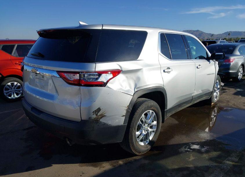 Photo 4 of 2018 Chevrolet Traverse LS (VIN 1GNERFKWXJJ247237)