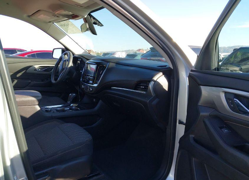 Photo 5 of 2018 Chevrolet Traverse LS (VIN 1GNERFKWXJJ247237)