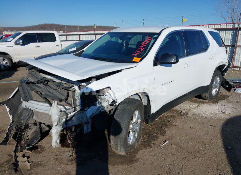 Photo 2 of 2020 Chevrolet Traverse FWD LS (VIN 1GNERFKWXLJ204133)