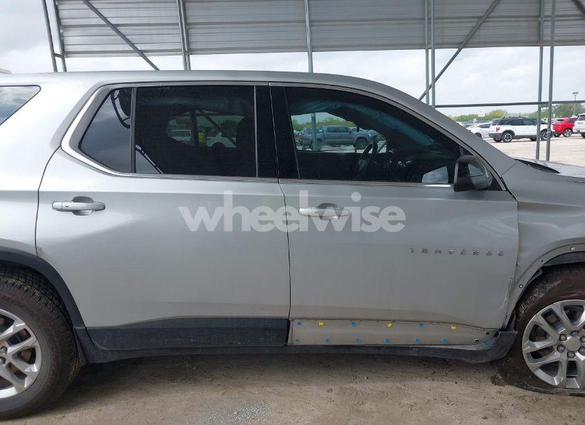 Photo 13 of 2021 Chevrolet Traverse FWD LS (VIN 1GNERFKWXMJ232175)