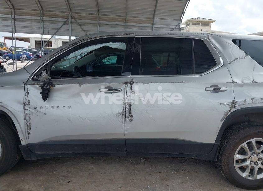 Photo 14 of 2021 Chevrolet Traverse FWD LS (VIN 1GNERFKWXMJ232175)