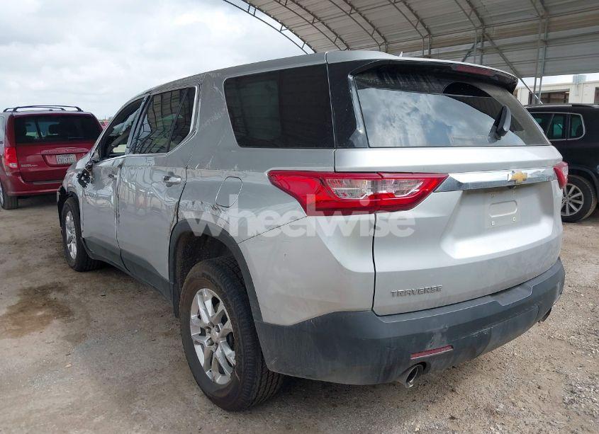 Photo 3 of 2021 Chevrolet Traverse FWD LS (VIN 1GNERFKWXMJ232175)