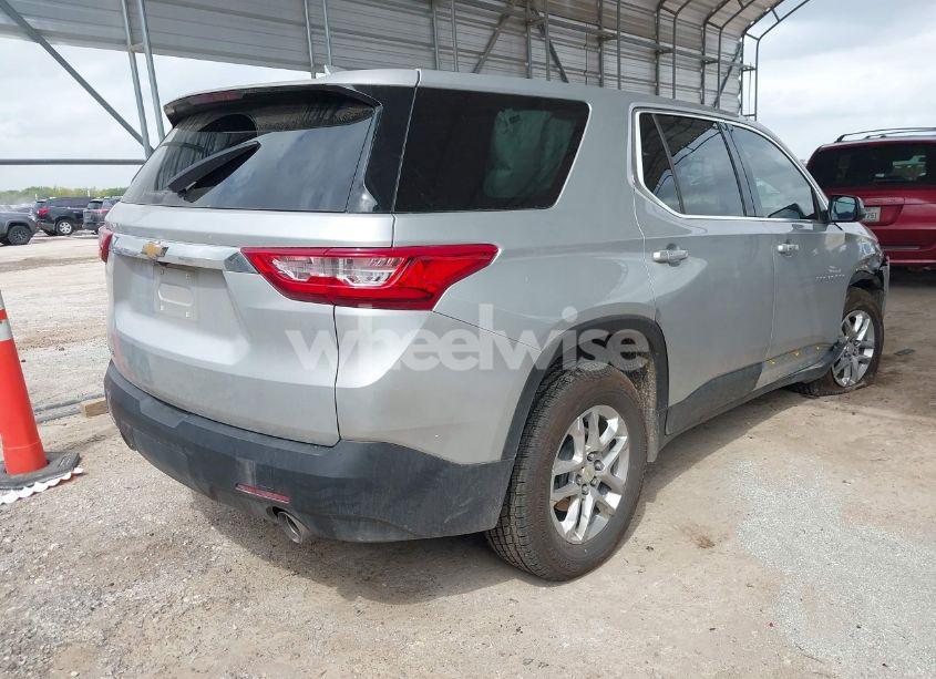 Photo 4 of 2021 Chevrolet Traverse FWD LS (VIN 1GNERFKWXMJ232175)