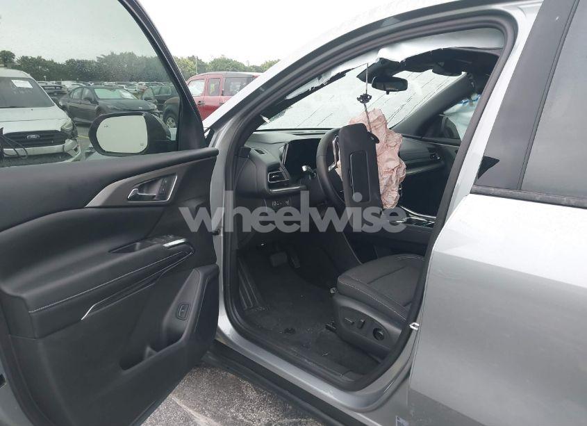 Photo 5 of 2024 Chevrolet Traverse FWD LT (VIN 1GNERGKS2RJ156560)