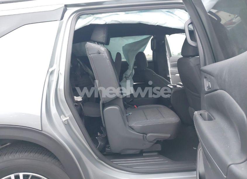 Photo 8 of 2024 Chevrolet Traverse FWD LT (VIN 1GNERGKS2RJ156560)