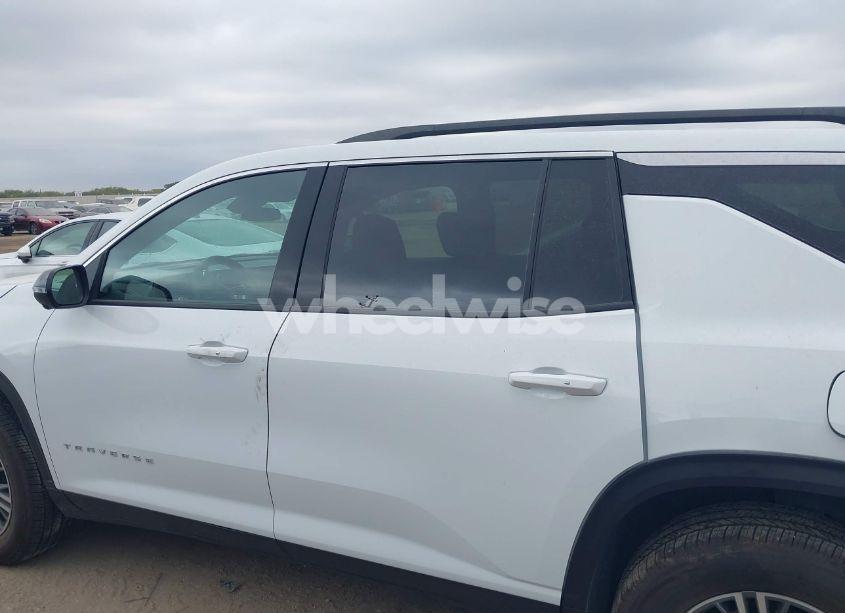 Photo 14 of 2024 Chevrolet Traverse FWD LT (VIN 1GNERGKS4RJ200591)