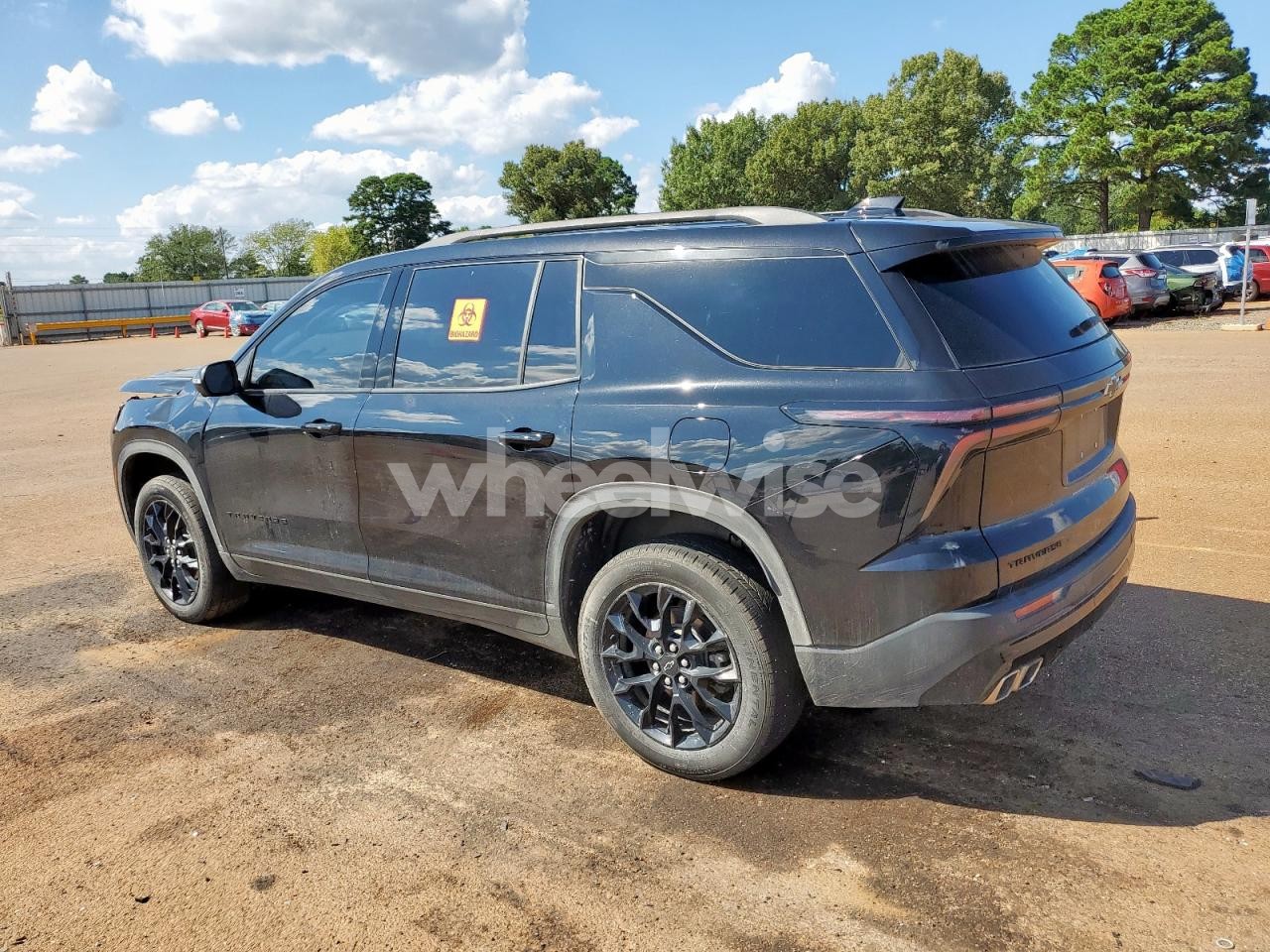 Photo 2 of 2024 CHEVROLET TRAVERSE LT (VIN 1GNERGKS6RJ168629)