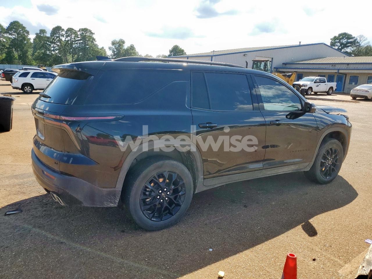 Photo 3 of 2024 CHEVROLET TRAVERSE LT (VIN 1GNERGKS6RJ168629)