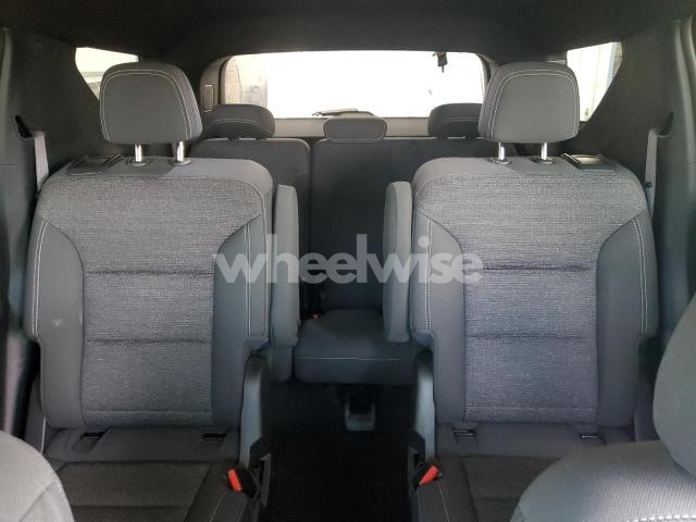 Photo 2 of 2024 CHEVROLET TRAVERSE LT (VIN 1GNERGKS8RJ187876)