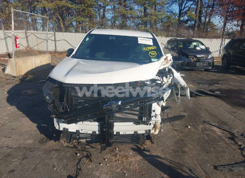 Photo 11 of 2024 Chevrolet Traverse FWD LT (VIN 1GNERGKS8RJ202361)