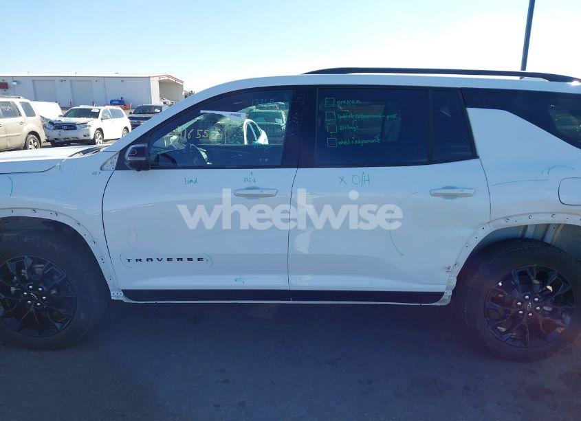 Photo 14 of 2024 Chevrolet Traverse FWD LT (VIN 1GNERGKSXRJ177642)