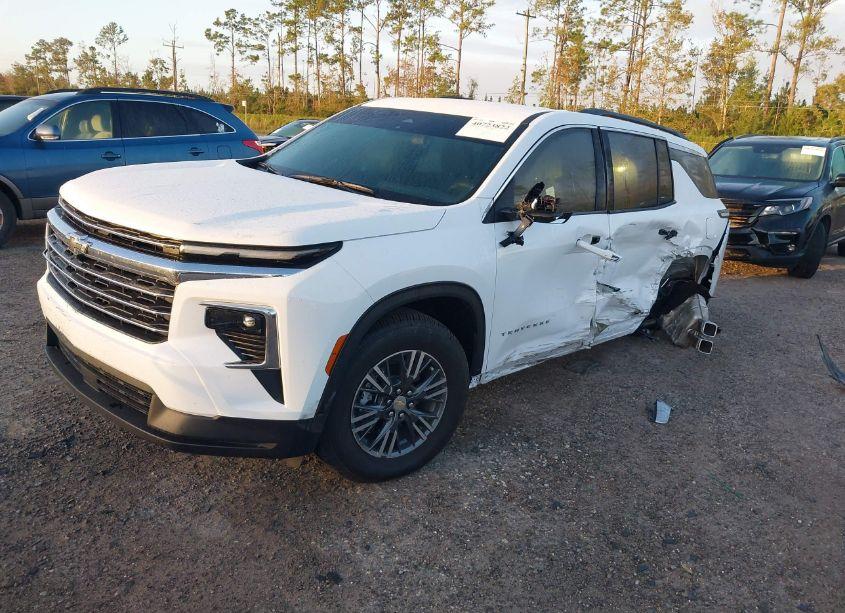 Photo 2 of 2024 Chevrolet Traverse FWD LT (VIN 1GNERGKSXRJ198359)