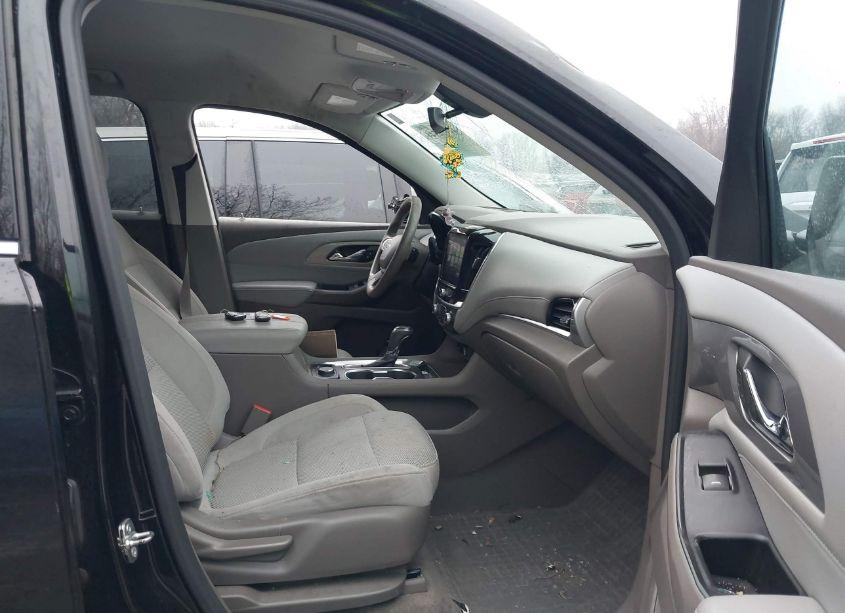 Photo 5 of 2018 Chevrolet Traverse 1LT (VIN 1GNERGKW0JJ129820)