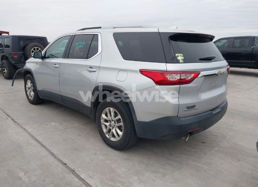 Photo 3 of 2018 Chevrolet Traverse 1LT (VIN 1GNERGKW0JJ153244)