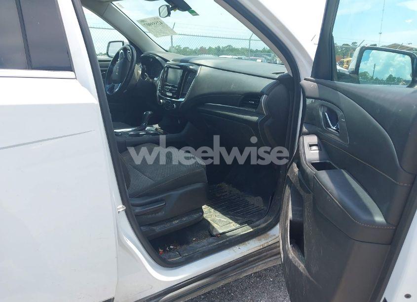 Photo 5 of 2018 Chevrolet Traverse 1LT (VIN 1GNERGKW0JJ185871)