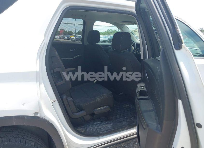 Photo 8 of 2018 Chevrolet Traverse 1LT (VIN 1GNERGKW0JJ185871)