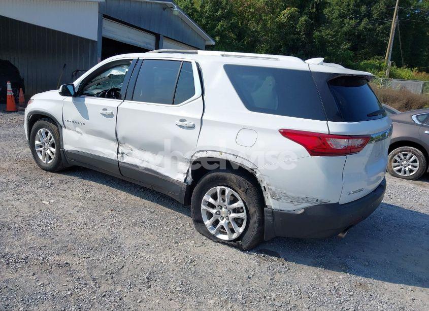 Photo 3 of 2018 Chevrolet Traverse 1LT (VIN 1GNERGKW1JJ100732)