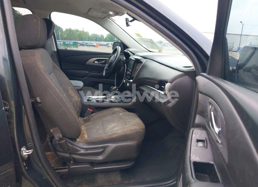 Photo 5 of 2018 Chevrolet Traverse 1LT (VIN 1GNERGKW1JJ211135)