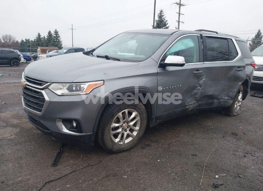 Photo 2 of 2018 Chevrolet Traverse 1LT (VIN 1GNERGKW1JJ271481)