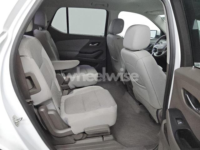 Photo 6 of 2019 CHEVROLET TRAVERSE LT (VIN 1GNERGKW1KJ170118)