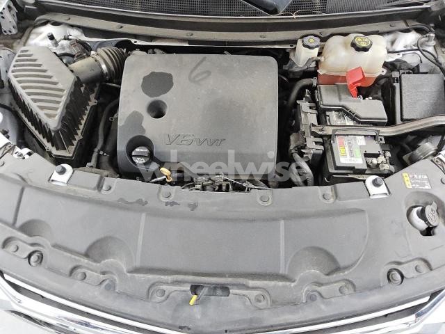 Photo 9 of 2019 CHEVROLET TRAVERSE LT (VIN 1GNERGKW1KJ170118)