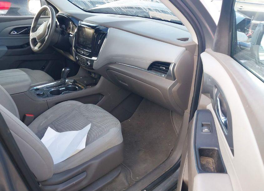 Photo 5 of 2018 Chevrolet Traverse 1LT (VIN 1GNERGKW2JJ198315)