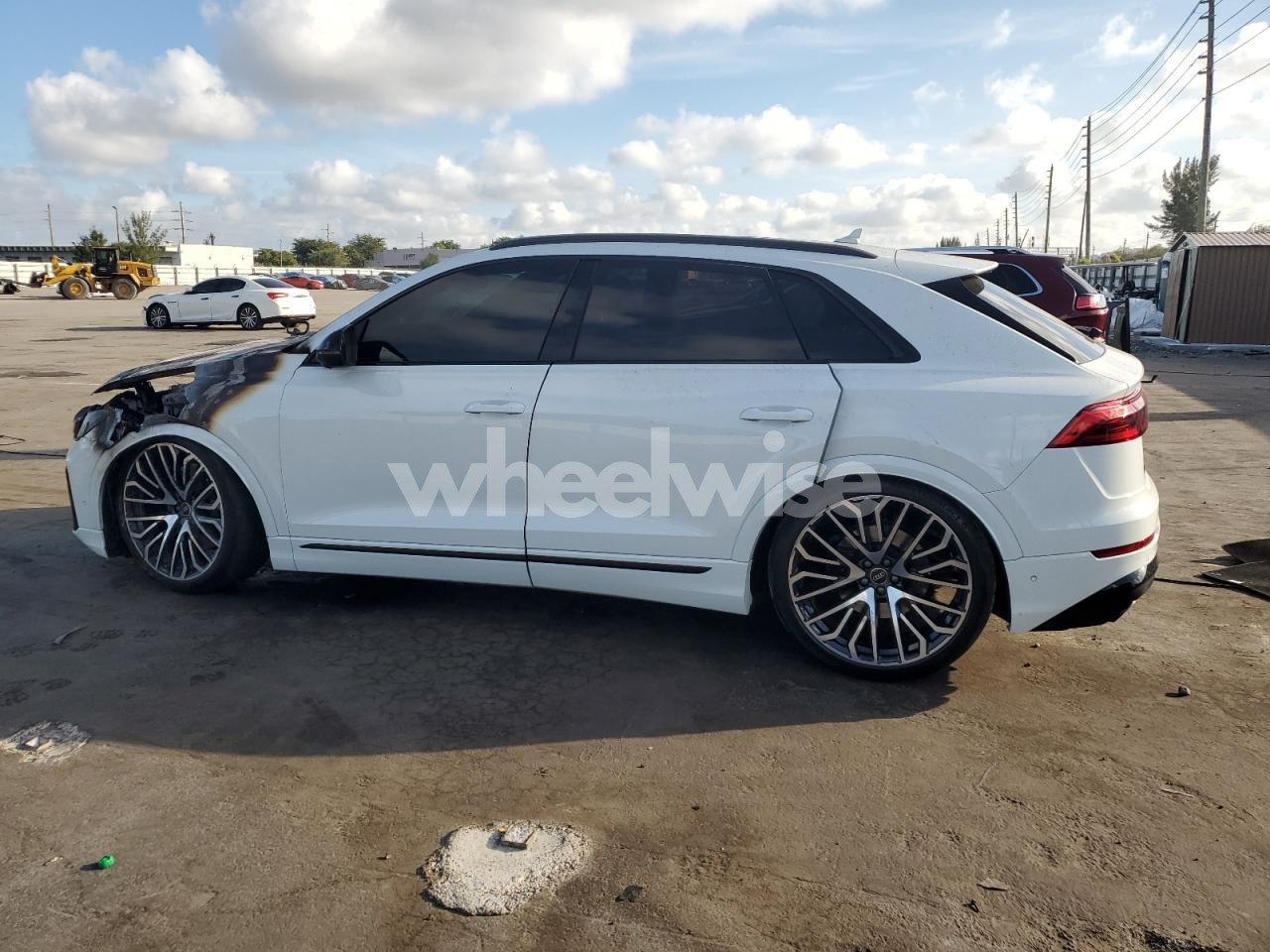 Photo 2 of 2024 AUDI SQ8 PREMIUM PLUS (VIN 1GNERGKW2PJ313620)