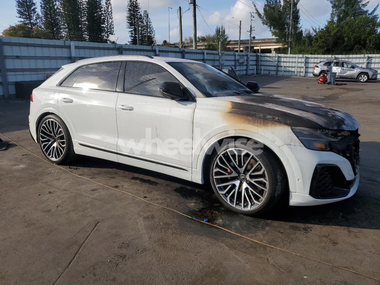 Photo 4 of 2024 AUDI SQ8 PREMIUM PLUS (VIN 1GNERGKW2PJ313620)