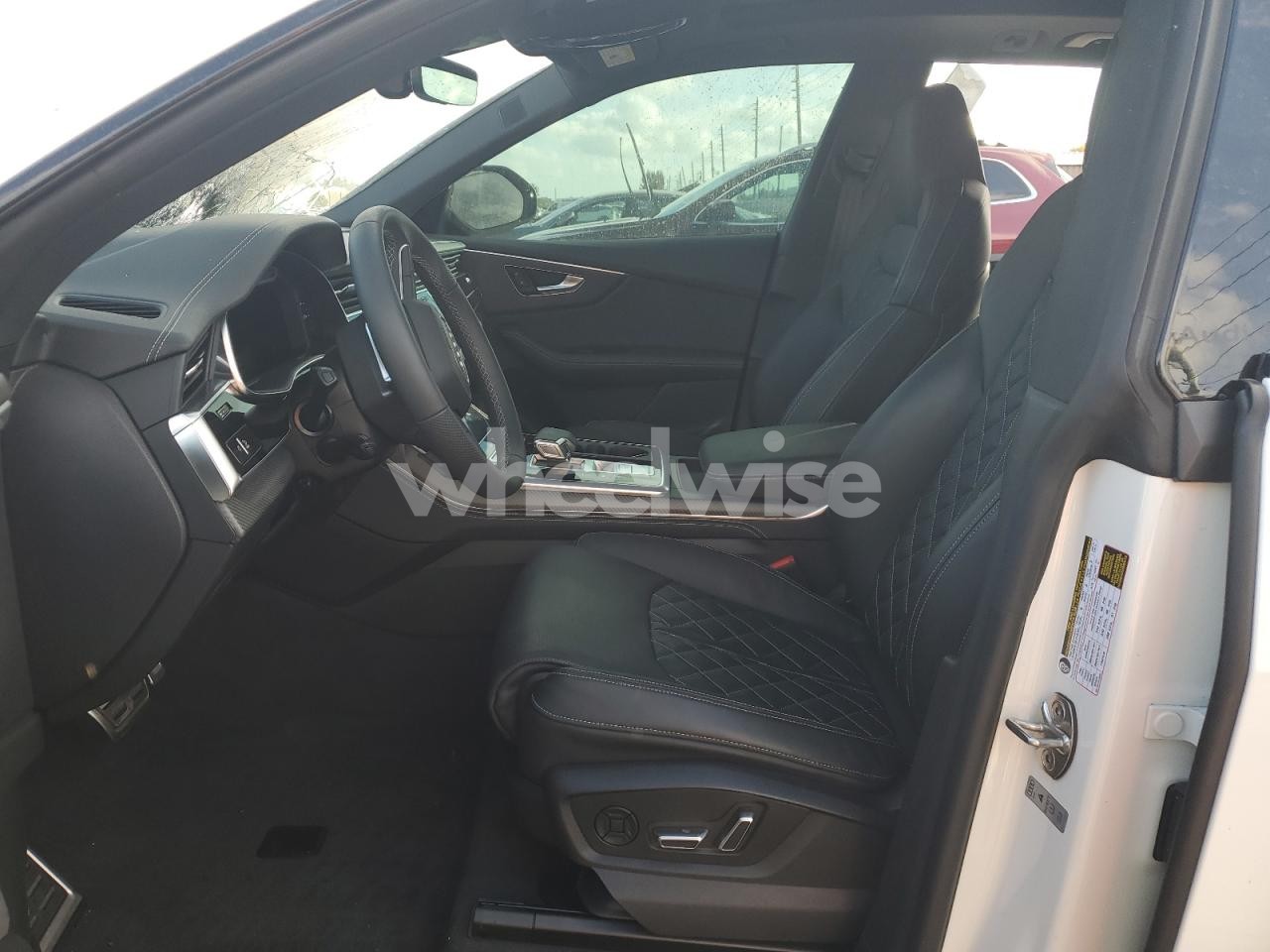 Photo 7 of 2024 AUDI SQ8 PREMIUM PLUS (VIN 1GNERGKW2PJ313620)