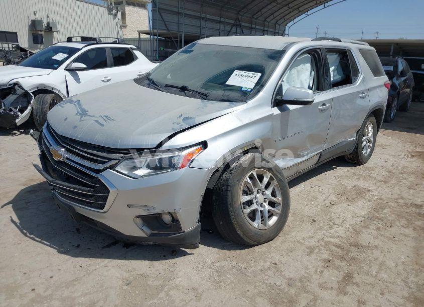 Photo 2 of 2018 Chevrolet Traverse 1LT (VIN 1GNERGKW3JJ173973)