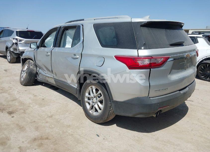 Photo 3 of 2018 Chevrolet Traverse 1LT (VIN 1GNERGKW3JJ173973)