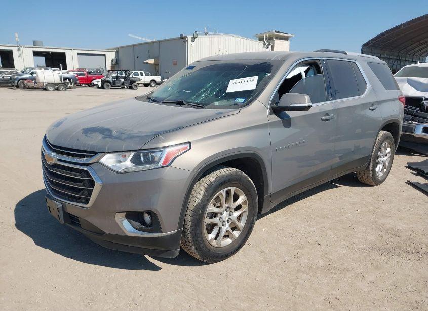 Photo 2 of 2018 Chevrolet Traverse 1LT (VIN 1GNERGKW3JJ174797)