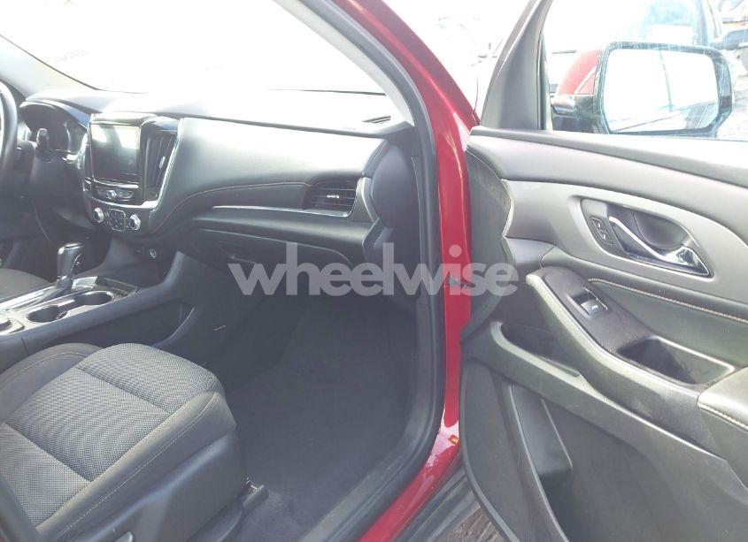 Photo 5 of 2018 Chevrolet Traverse 1LT (VIN 1GNERGKW3JJ190255)