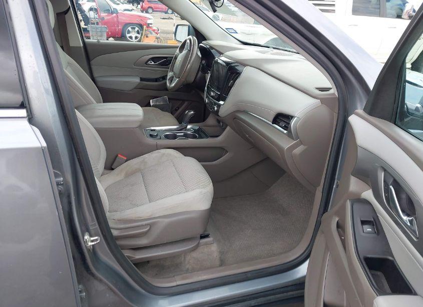 Photo 5 of 2018 Chevrolet Traverse 1LT (VIN 1GNERGKW3JJ261261)