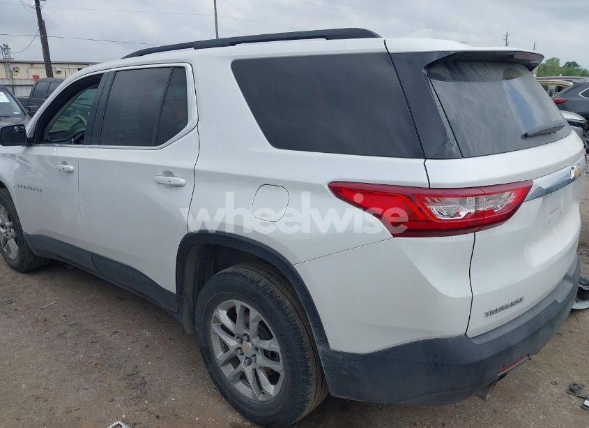 Photo 3 of 2019 Chevrolet Traverse 1LT (VIN 1GNERGKW3KJ272195)