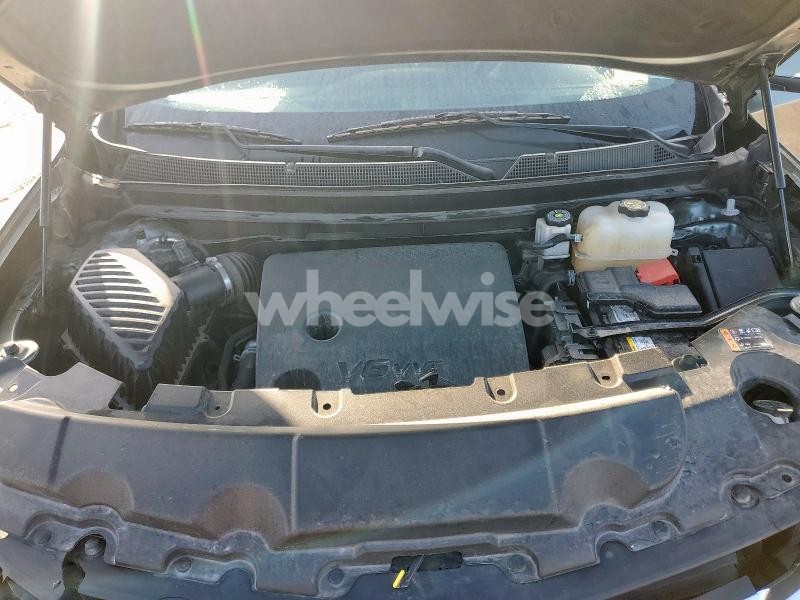 Photo 3 of 2023 CHEVROLET TRAVERSE LT (VIN 1GNERGKW3PJ108498)