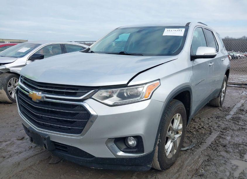 Photo 2 of 2018 Chevrolet Traverse 1LT (VIN 1GNERGKW4JJ109800)